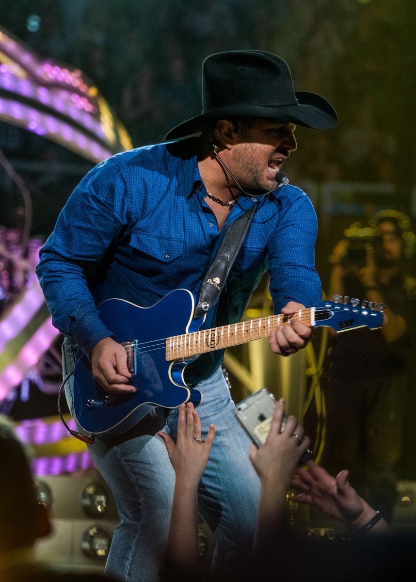 Happy birthday to the man, the myth, the legend - @GarthBrooks!

May 18th can't come soon enough...

🎸: bit.ly/2A5JFBU