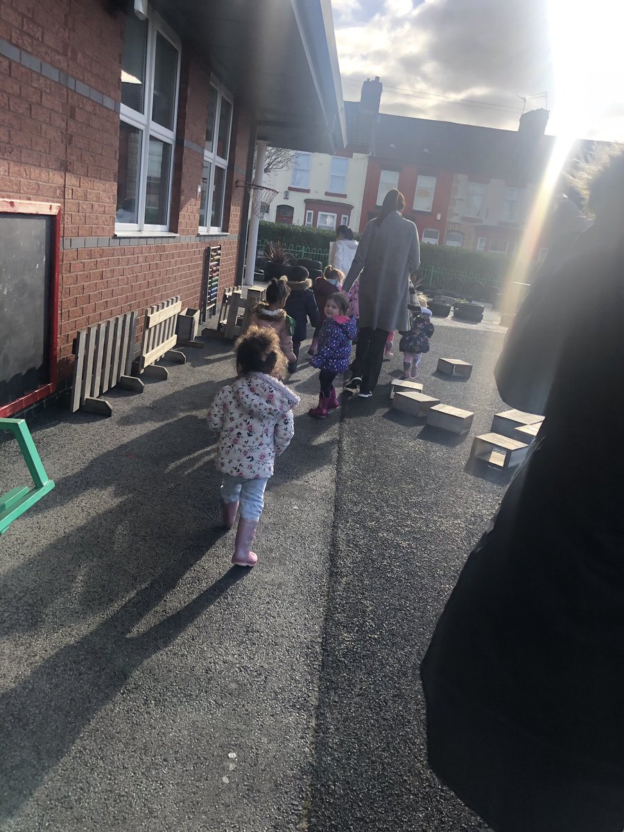 MissNesbitREMAT's tweet photo. We enjoyed going on a bear hunt with our friends at @hgprenursery today! @GarstonCE @rachelDean88 https://t.co/tDIMtISpuB