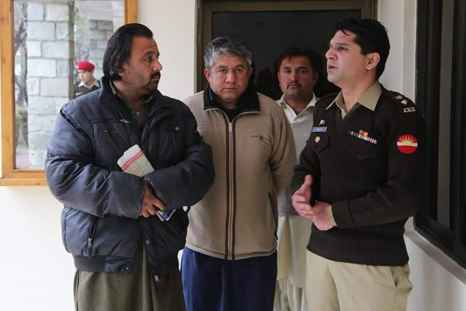 YawarOfficial's tweet photo. سخت سیکیورٹی میں بابا جان کا جیک اپ ہوا۔
گلگت سی ایم ایچ میں جو چیک اپ ہوا ہے اس سے بابا جان کی فمیلی مطمئن نہیں ہمارا مطالبہ اب بھی یہی ہے کہ اسلام آباد کے  کسی اچھی سی ہسپتال میں چیک اپ کرایا جائے۔
#FreeBabaJan https://t.co/kcM8l4FdKp
