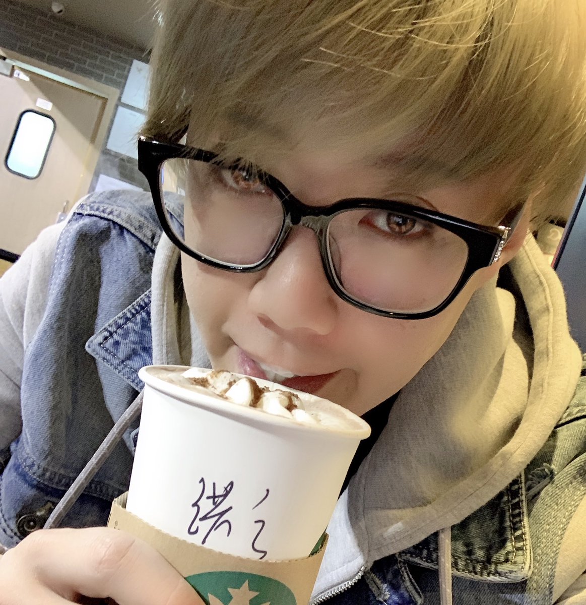 hungkitalex's tweet photo. #HotChocolate from #Starbucks at #shanghai #putong international airport for Chinese New Year ! Wish everyone the best of you all in the year of 🐷! @jimmywhite147 @Miss_Poulton https://t.co/LKe6b1Ydyb