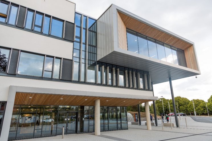 Chancellor champions @uniofglos business school to help drive the county's economy. buff.ly/2GdqM5v @glosbiz @thegrowthhubbiz @GFirstLEP @BusinessUoG @UoGGAINS @RichardGrahamUK @GlosChamber @CheltChamber @BusinessWest