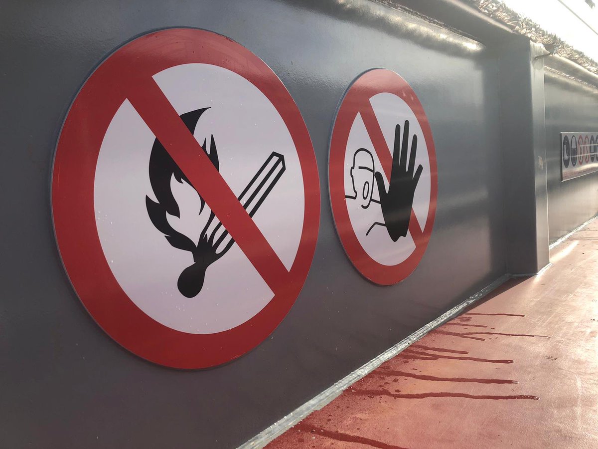 Dockmarks's tweet image. Vandaag hebben we MTS Futura voorzien van #scheepsbelettering bij Asto Shipyard.
#binnenvaart #sign #belettering #scheepslogo