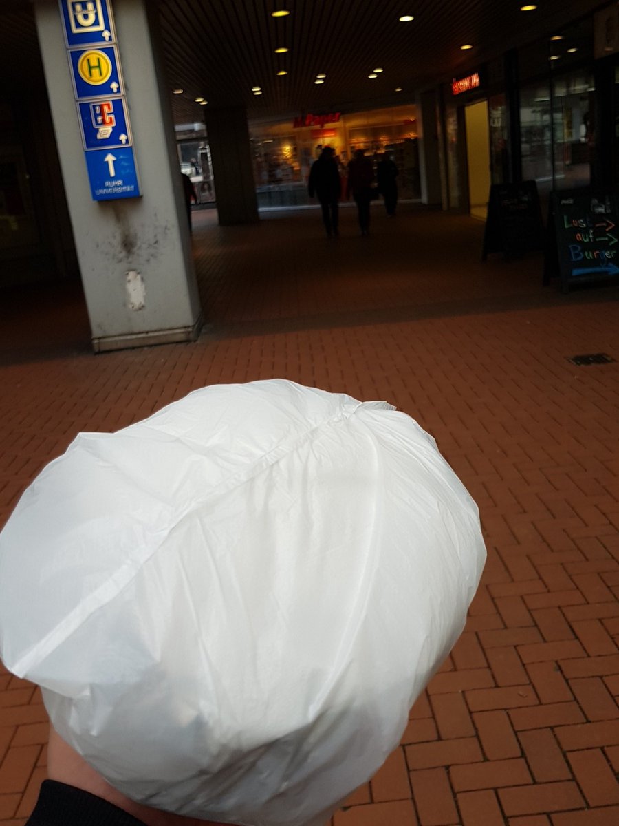 RonAgethen's tweet photo. Danke @NPKirbyy nochmal für die döner donation 👌jetzt wird hart schnaboliert 😋 https://t.co/Hc9Cpe75bY