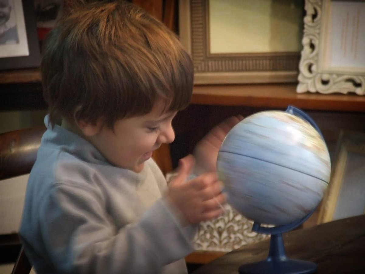 Un globo terráqueo también puede ser un regalo divertido!

stilae.es/Globos-y-mapas…

#stilae #globosterráqueos #globosterráqueosniños #materialeducativo #materialescolar #regalosparaniños 
#botigaglobusterraquis #boladelmundoinfantil