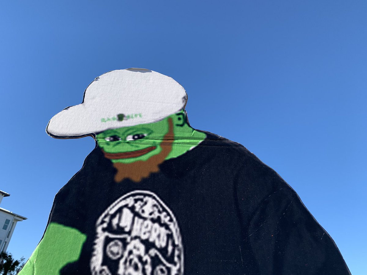DJPEPE_'s tweet photo. @coinyeezy @CaitlinLong_ @stacyherbert @sashahodler @ClearvoterCEO @queentatiana @nsa CLEAR BLUE SKIES IN WYOMING AND NO CHEMTRAILS - GOOD LIVING! #LookAtMeme https://t.co/bfmOrmBD4d