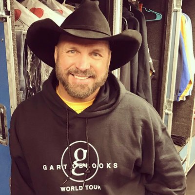 Wishing Country legend, Garth Brooks, a very HAPPY BIRTHDAY today - born on this date in 1962 in Tulsa, Oklahoma. 