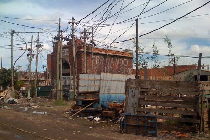 chebarracas's tweet photo. #Ahora en la #Chebarracas desde la villa 21/24  99.7 de 10.30 a 11.30 
#BuenJueves
#Ahora estas son las noticias:    
 La Justicia ordenó al Gobierno porteño garantizar el servicio eléctrico en la Villa 21-24. https://t.co/obB9BMIxmS