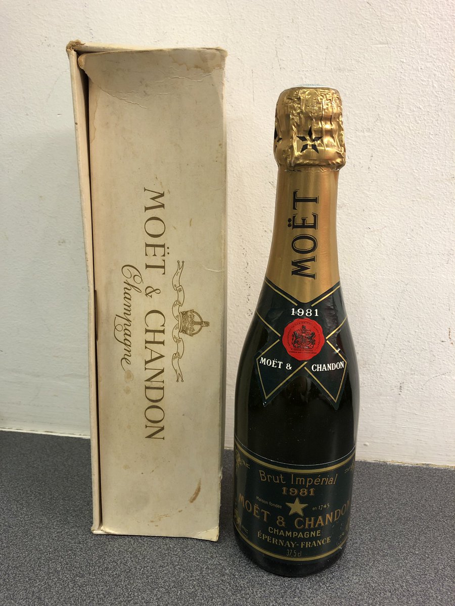 OvergateRetail's tweet image. Amazing what can be found in our charity shops! #overgatehospiceretail #charityfinds