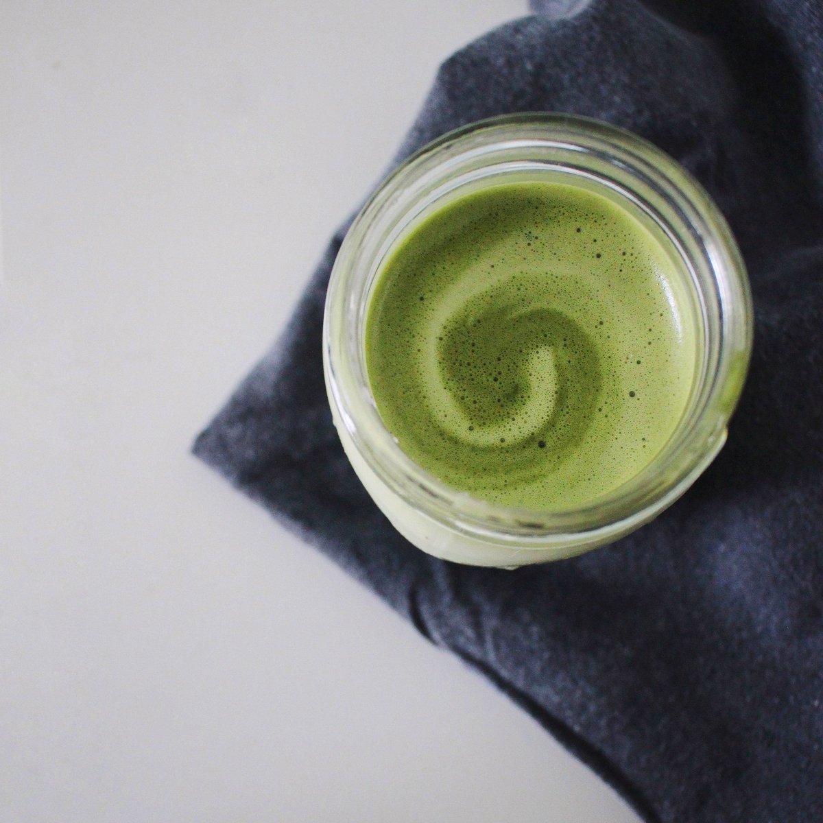 Iced #matcha latte 🌿because, while it was 20° here last week, it'll be 78° today! Spring is rolling in, daffodils are blooming, and (depending on the day) it's warm enough to have the windows open. 🙌🏼 Is it a hot or iced tea sort of day where you're at? #teajournal