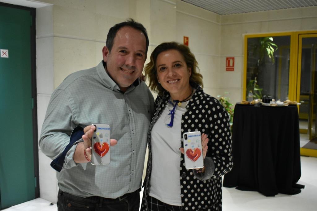 AdelaMCacha's tweet photo. #InnovaEdum19, unas jornadas cargadas de emoción, que siguen emocionándome. Gracias 😊 a todo el equipo de profesionales de @innovaedum por este obsequio. #Orgullosadevosotros #FelizTarde https://t.co/8K4g4GHVat
