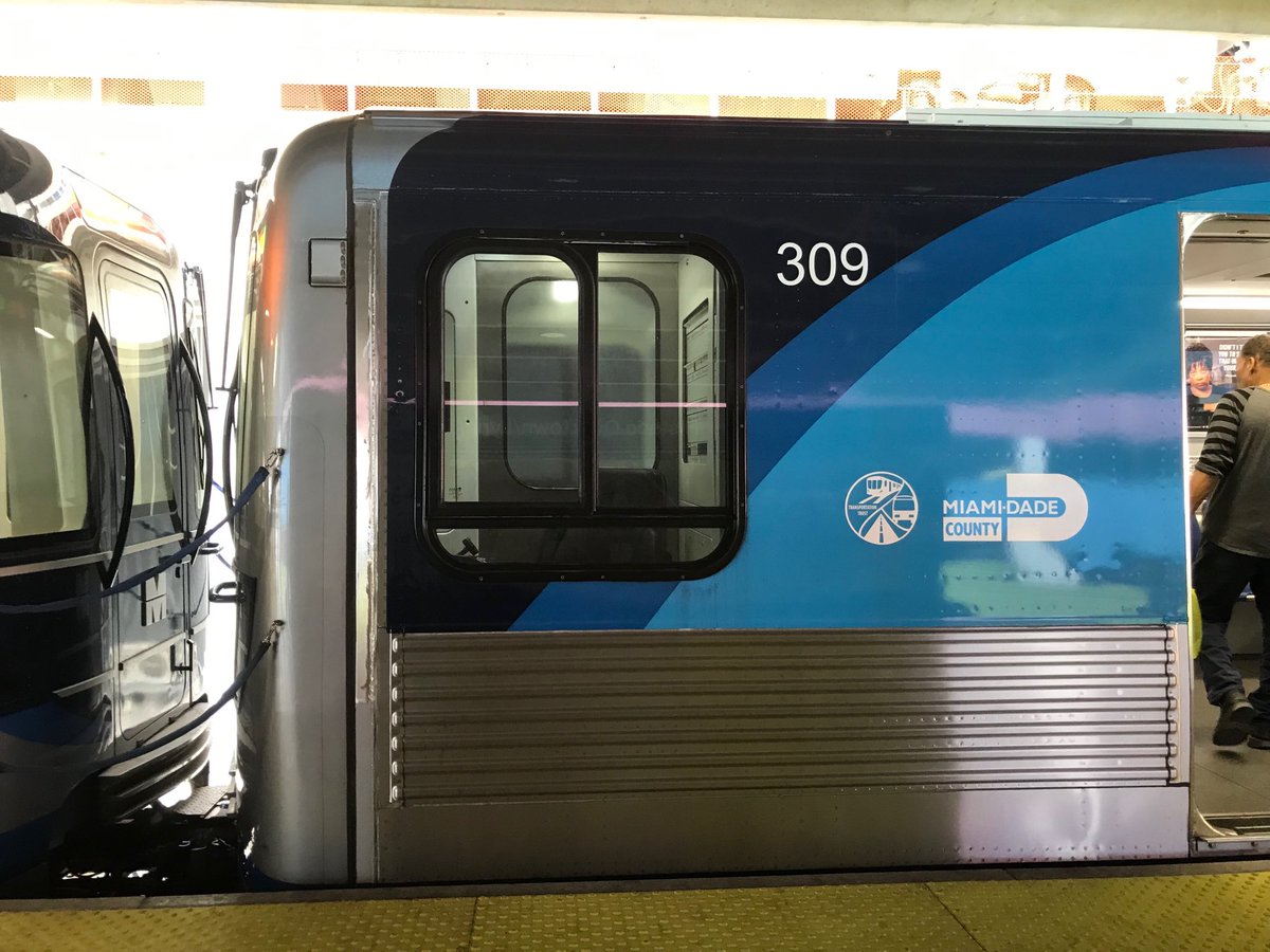 CalEvans's tweet image. Never rode the Miami Metroliner. #sunshinephp
