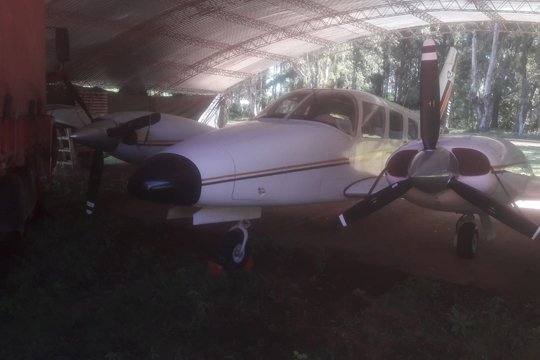 Minterioruy's tweet photo. La Policía de Colonia impidió el robo de una avioneta en un operativo que determinó varias horas de tareas de inteligencia y la utilización de todos los medios disponibles para su éxito.

https://t.co/OJl1xkc96g https://t.co/gG6vR6Ib8O