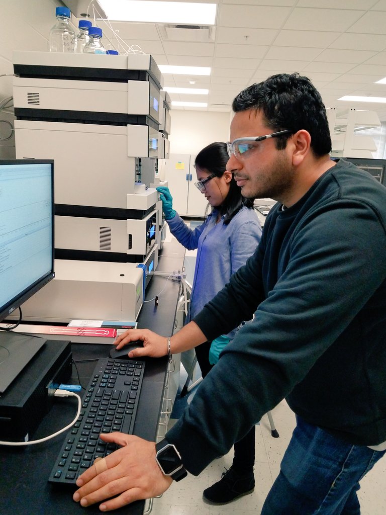 bioprocessingIL's tweet image. Instrument set up was fast and fun with these two yesterday. Our carbohydrate column is working and ready to go. Let us know if you have samples! #analyticallab #bioprocessing