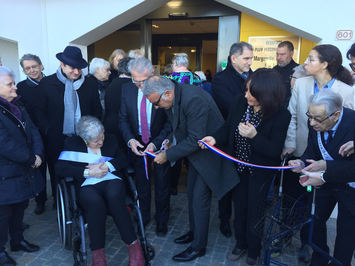 ElodieFillocque's tweet photo. Aujourd’hui, @habitat_76 inaugure à SAINT PIERRE LES ELBEUF,
la réhabilitation de la résidence Marguerite THIEBERT : un chantier
d’ampleur permettant de revaloriser les façades des 2 bâtiments et la réfection
électrique et sanitaire à l’intérieur des 80 logements.@Pasc_Martin https://t.co/CzhINtPvMi