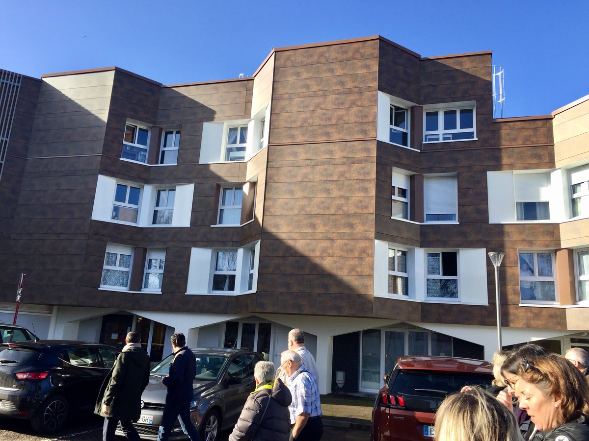 ElodieFillocque's tweet photo. Aujourd’hui, @habitat_76 inaugure à SAINT PIERRE LES ELBEUF,
la réhabilitation de la résidence Marguerite THIEBERT : un chantier
d’ampleur permettant de revaloriser les façades des 2 bâtiments et la réfection
électrique et sanitaire à l’intérieur des 80 logements.@Pasc_Martin https://t.co/CzhINtPvMi