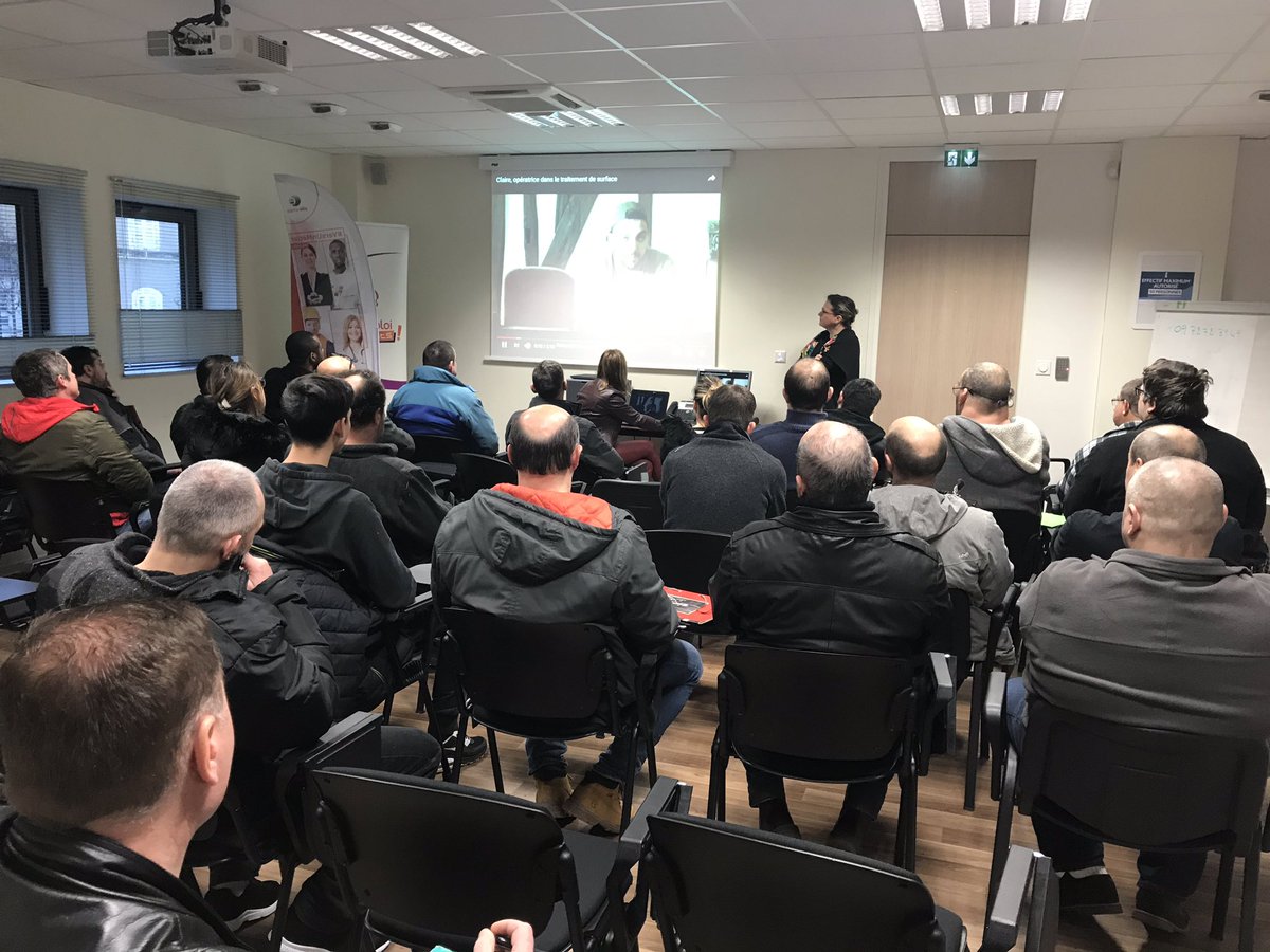 CarroisC's tweet photo. #VersUnMétier 
#poleemploi de #chateauroux36 a présenté à des chercheurs d’emploi:
📌4 entreprises:
     - GMC, PSG industrie, Galva &amp; Chimicolor
📌le métier d’opérateur galvanoplastie
📌le process de recrutement #MRS
📍 5 à 7 postes à pourvoir 

@poleemploi_RCVL https://t.co/dOTGt44QTl