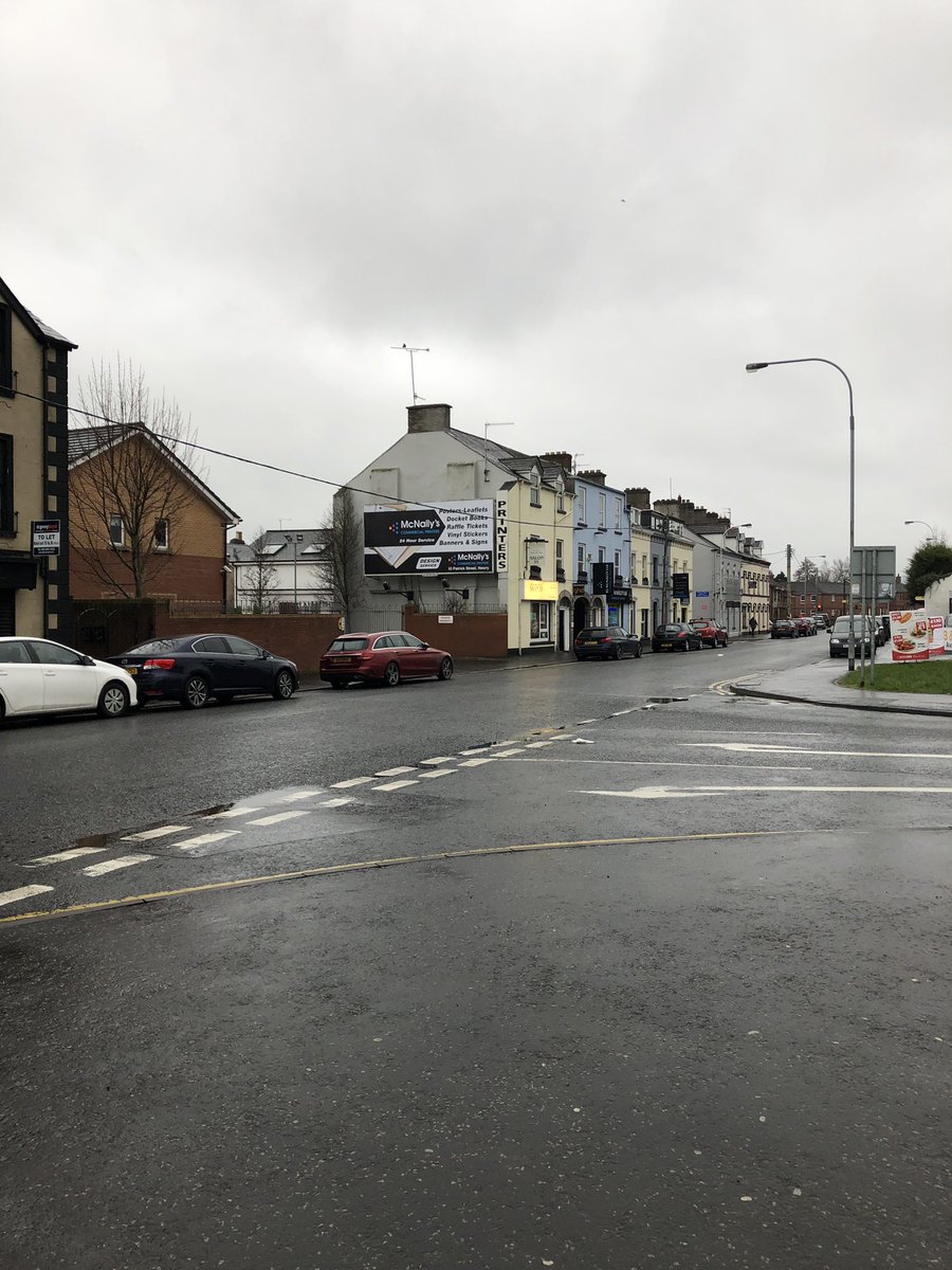 After a meeting @MickeyBradySF and myself had with the Department of Infrastructure ( DfI) Roads Service, a 'Keep Clear' Box will be placed at the bottom of Doran's Hill.  newryarmaghsinnfein.com/roads-service-… #newry #trafficflow #barcroft