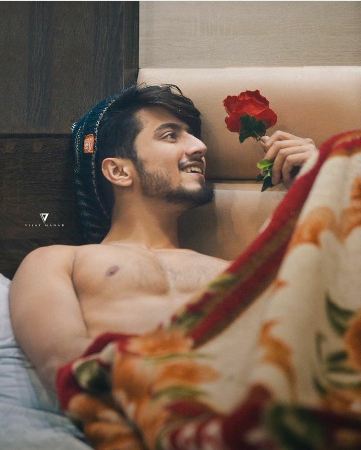 Faisusquad_07's tweet photo. @mr_faisu_07  insta post ---)
 " Happy 🌹 day 
I am here  with red roses to let you know , how I love you all, how I care you all,And  would always be there for you all happy 🌹 Day 2019"
#faisusquad ❤️ #team07 https://t.co/dYmUY2l0NT