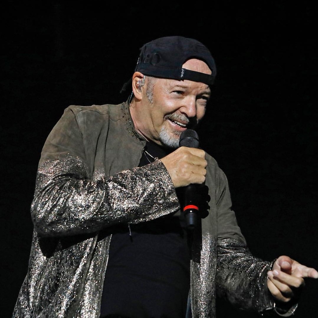 MusicoFallito's tweet photo. "Un artista non deve avere pudore. Altrimenti non è un artista. Devi essere veramente spudorato per cantare le tue emozioni"
La versione #Vasco

#BuonCompleanno Comandante!

#VascoRossi #7febbraio #happybirthday https://t.co/AEglR47MUv