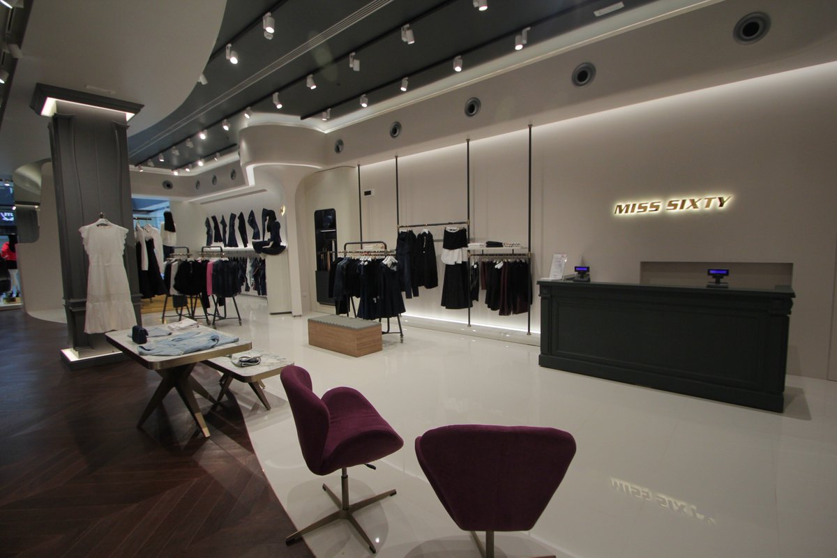 MissSixtyStyle's tweet photo. Lasciati ispirare dalla NUOVA COLLEZIONE di #MissSixty.
Visita il nostro negozio di #PortadiRoma in Via Alberto Lionello, 201, Roma. https://t.co/en4nUNOTK0