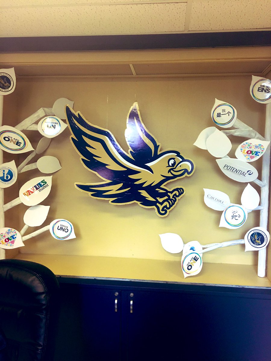 This is how we welcome our HOH family everyday! Baby Goldbacks learn love and fellowship in our IB walls! ❤️🌎💫@PrincipalofHOH <a href="/newburghschools/">Newburgh Schools</a> @NewburghSup