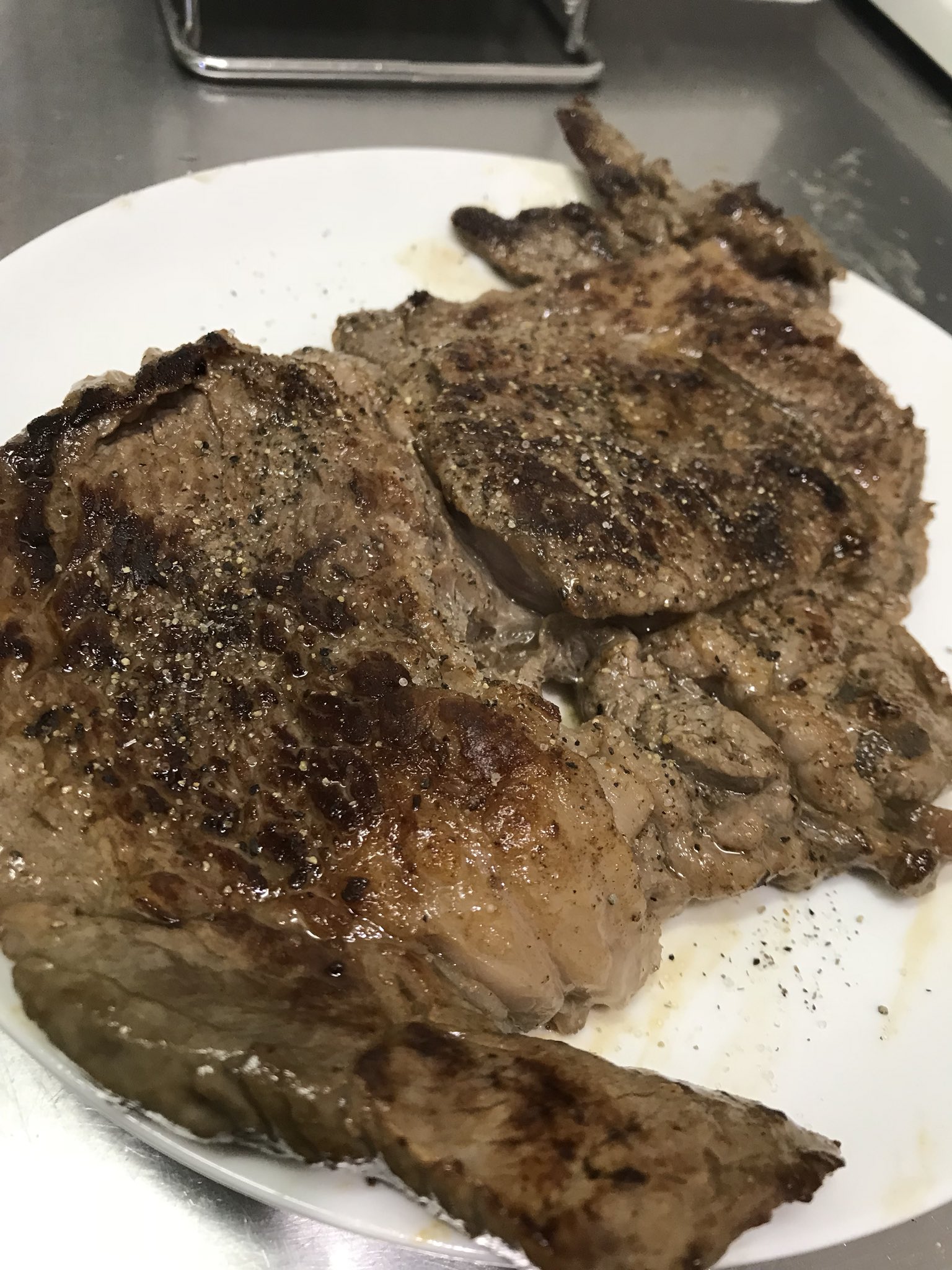 レウ 黒ガスト なんかツイッターで流れてきた鉄鍋のジャンのステーキの焼き方参考にしてからより一層美味しくなった気がするヽ W ゝ レウ 黒ガスト なんかツイッターで流れてきた鉄鍋のジャンのステーキの焼き方参考にしてからより一層美味しくなった気がするヽ W ゝ