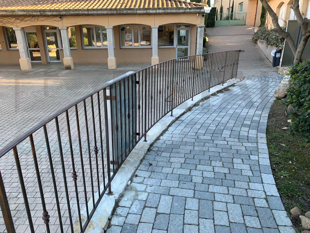 MOmbrage's tweet photo. Fabrication et Installation d'un #GARDECORPS d'éxterieur sur #GIGNACLANERTHE par #www.metalombrage.fr
Instagram : METALOMBRAGE. https://t.co/PrqfDJqQ1e