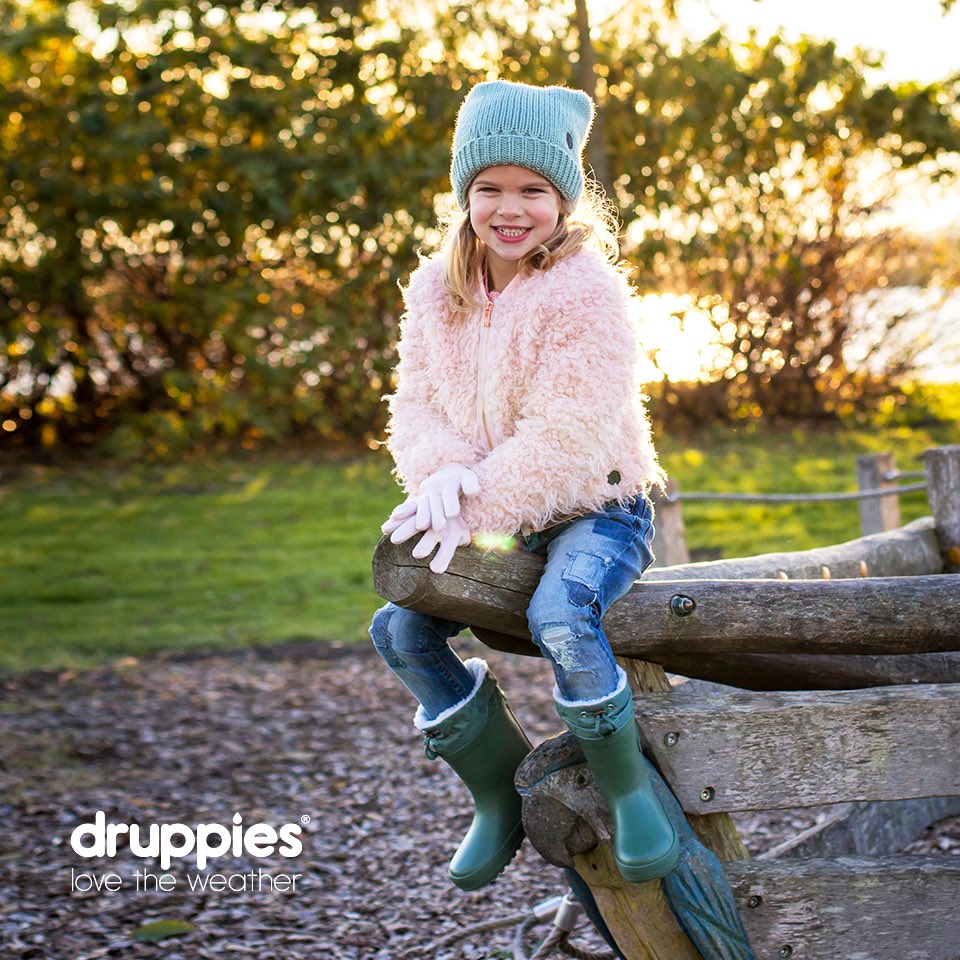 DruppiesNL's tweet image. Op deze prachtige winterdag is het heerlijk om in de speeltuin te spelen! ⛅️

#druppies #winterboot #gevoerdelaarsjes #borgvoering #natuurrubber #regenlaarsjes #snowboots #rainboots #kidstyle #kidsfashion #kindermode #buitenspelen #playoutside #speeltuin #klimmen #klauteren
