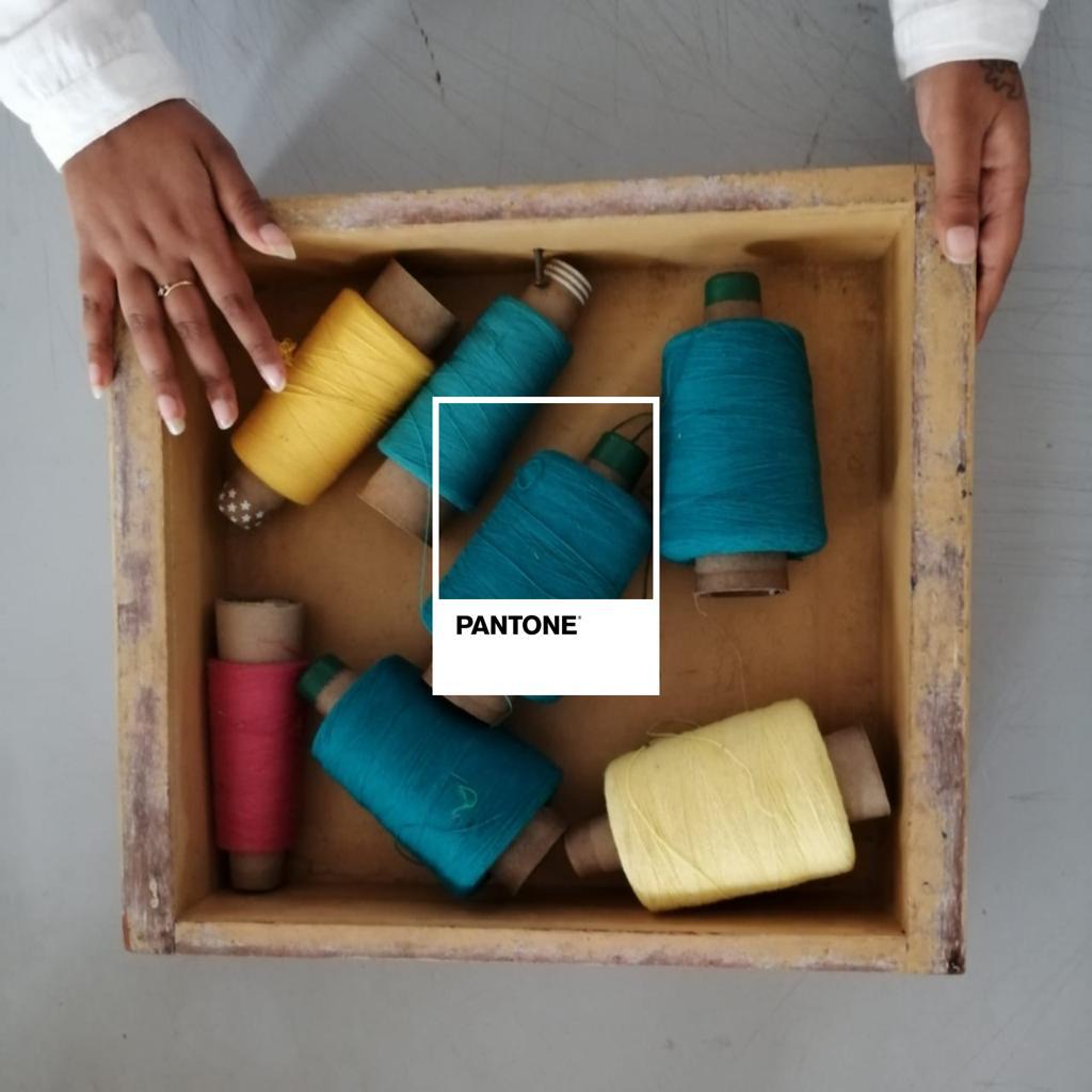 AnushaSreekumar's tweet photo. "Tippy tippy top,
what color you want?
I want blue."

#niftbengaluru @BengaluruNift #FCjournalism #fccampuscheck #11thingsNIFT #manzar @streettrotter #streettrotter #colorstoryonthecampus https://t.co/aTS8dwlRao