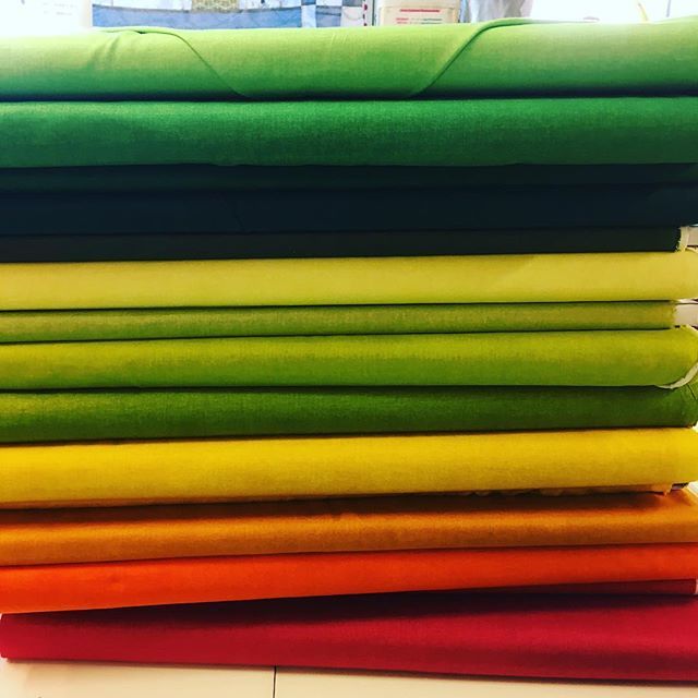 More precuts in the pipeline... ❤️ #precut #fabric #happy #green #yellow #orange bit.ly/2UQ7eaR