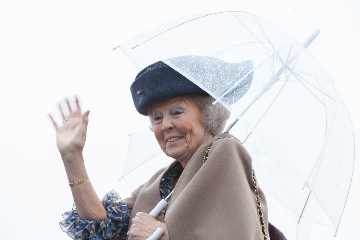 BESIXOfficial's tweet photo. 👑A royal welcome yesterday from HRH Princess #BEATRIX who officially opened the 3rd #lock of the #Beatrixsluis. More on this #DBFM project for @Rijkswaterstaat with @heijmansnl on https://t.co/6GLHTeCr6e https://t.co/JGYXSisFWK