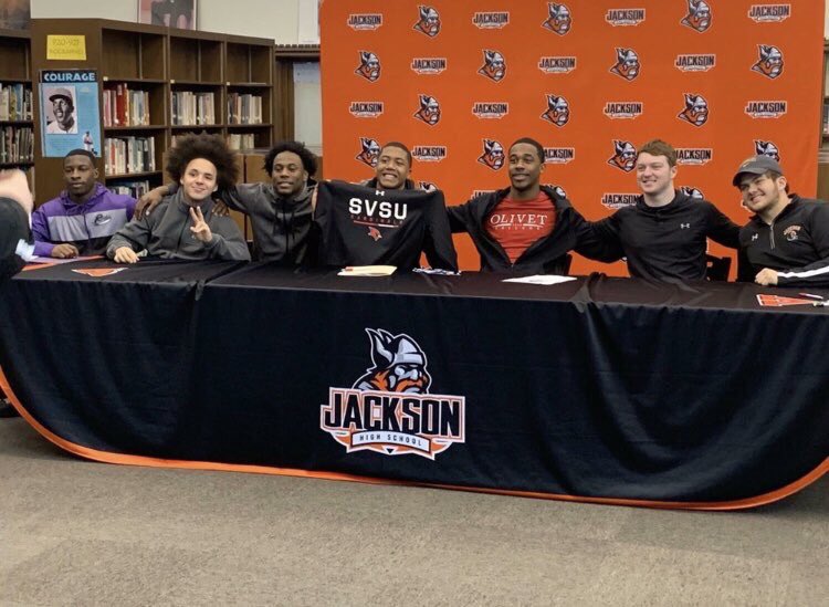vikingpride2019's tweet photo. Congratulations to all of our boys who signed yesterday! We are so incredibly proud of you all and can not wait to see where life takes you https://t.co/MZwvfW0e0M