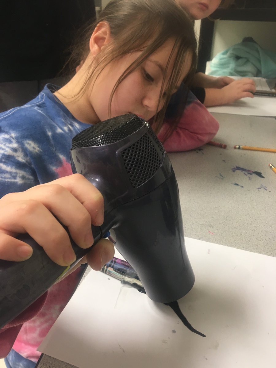 goodview_bcps's tweet photo. 5th grade exploring how temperature affects the states of matter! Hands-on learning, collaboration, and smiling faces are keys to an effective learning environment! #GrowlingGrizzlies #GESpride https://t.co/gBHvEHtArJ
