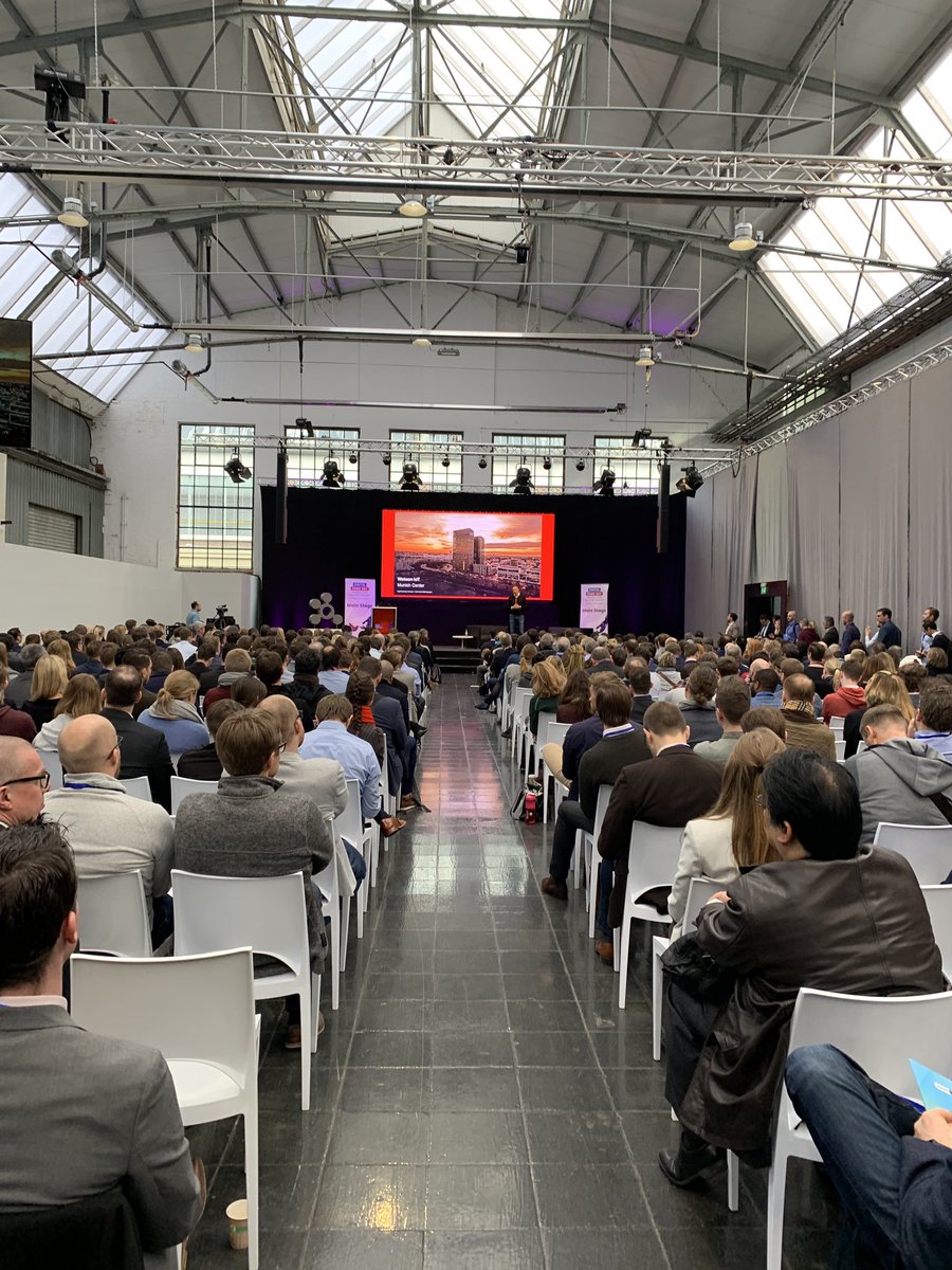 Sophia_Tran's tweet image. Full house beim #DigitalDemoDay - was für ein mega cooler Spirit. Und das in #NRW! @digihub_de #startups