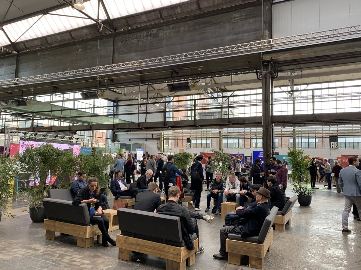 Sophia_Tran's tweet image. Full house beim #DigitalDemoDay - was für ein mega cooler Spirit. Und das in #NRW! @digihub_de #startups