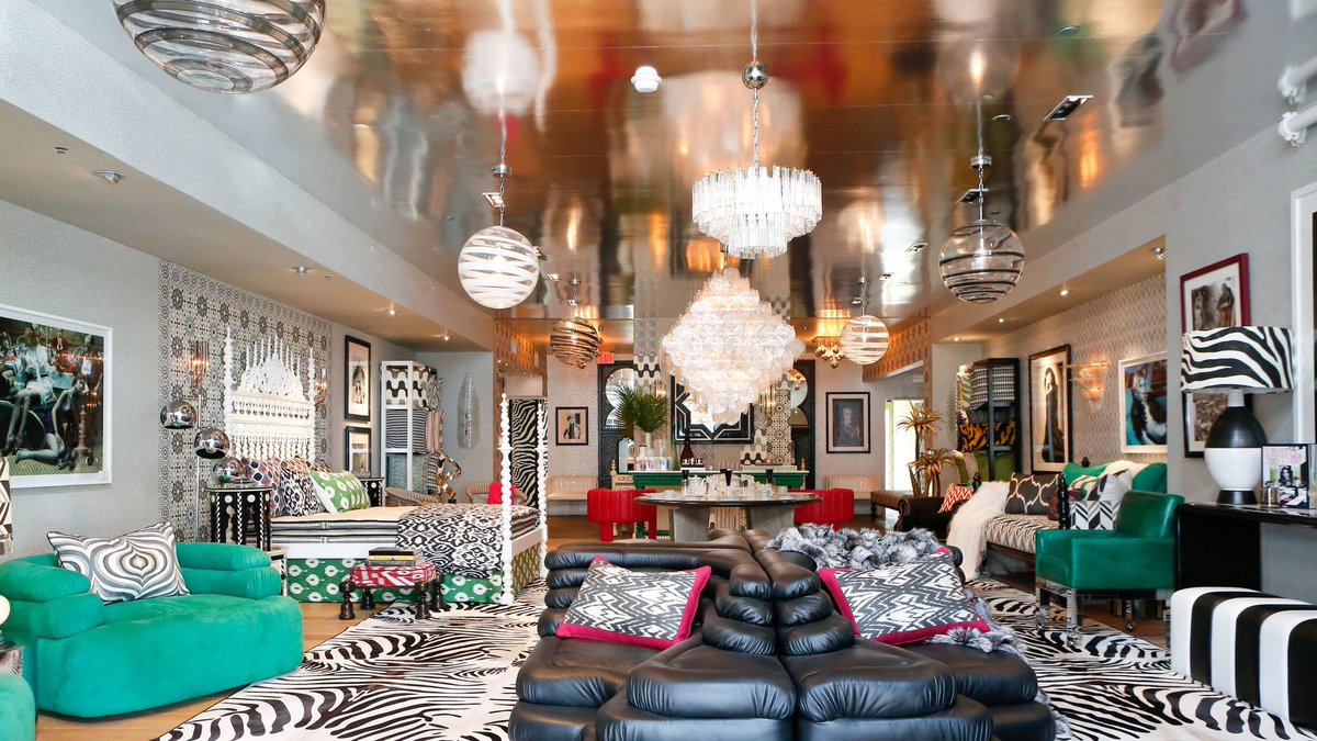 2NMPConcept's tweet photo. #Interiordesigner Martyn Lawrence Bullard is one busy guy. In addition to #designinghomes for Cher, Kris Jenner, Tommy Hilfiger &amp; Elton John. Recognize him from Bravo’s “Million Dollar Decorators” 
https://t.co/CDVXKMk332 https://t.co/HESmAH7JTG