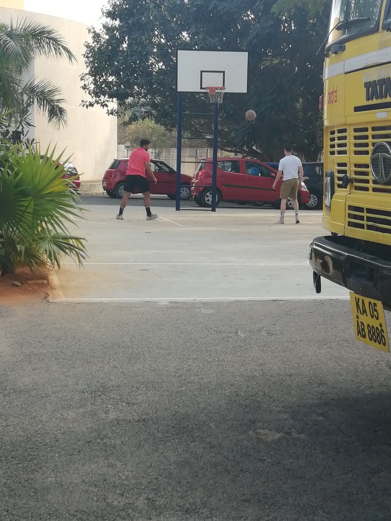 AnushaSreekumar's tweet photo. In NIFT, we are often blessed with beautiful scenaries as the picture below suggests. "Wow, what a view!", some might say. So, come on over and join us!
#exchangestudents
#niftbengaluru @BengaluruNift #FCjournalism #fccampuscheck #11thingsNIFT #streettrotter @streettrotter https://t.co/Og87nfiObM