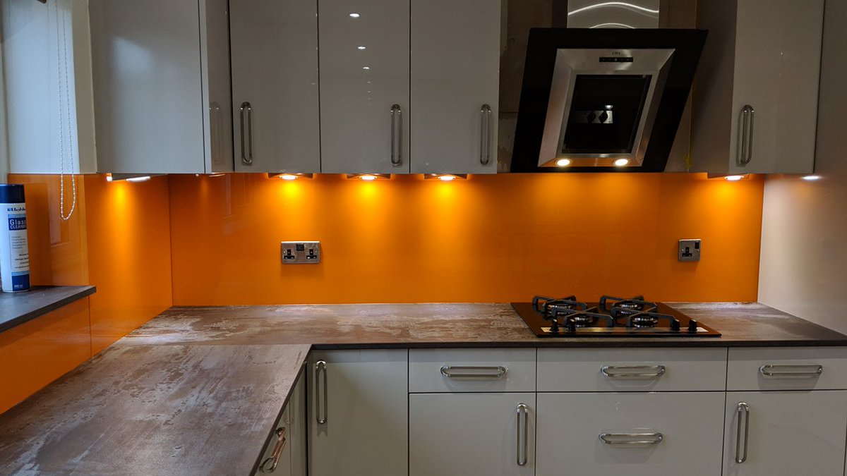Contempo_Glass's tweet photo. Stunning Pumpkin splashbacks installed in a kitchen by @townkitchens https://t.co/BhtBnBPe0t