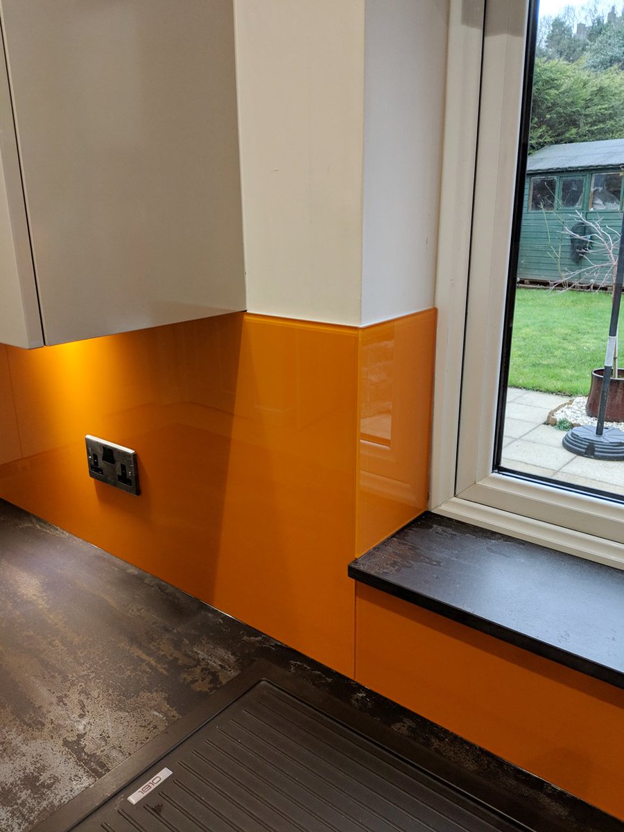 Contempo_Glass's tweet photo. Stunning Pumpkin splashbacks installed in a kitchen by @townkitchens https://t.co/BhtBnBPe0t