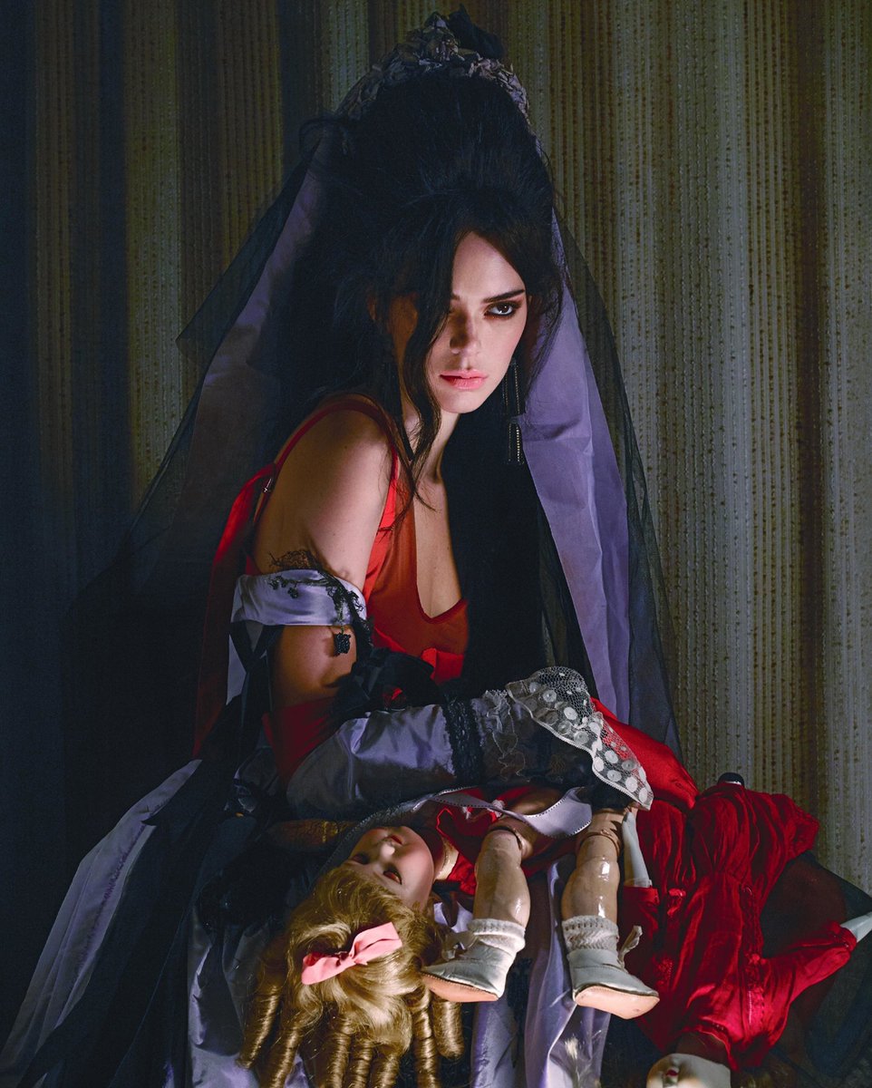 KKJennerMediaPL's tweet photo. Kendall dla Vogue Italia, Styczeń 2019
Fotografia by Mert Alas &amp; Marcus Piggott. https://t.co/xbrQTYpf3P