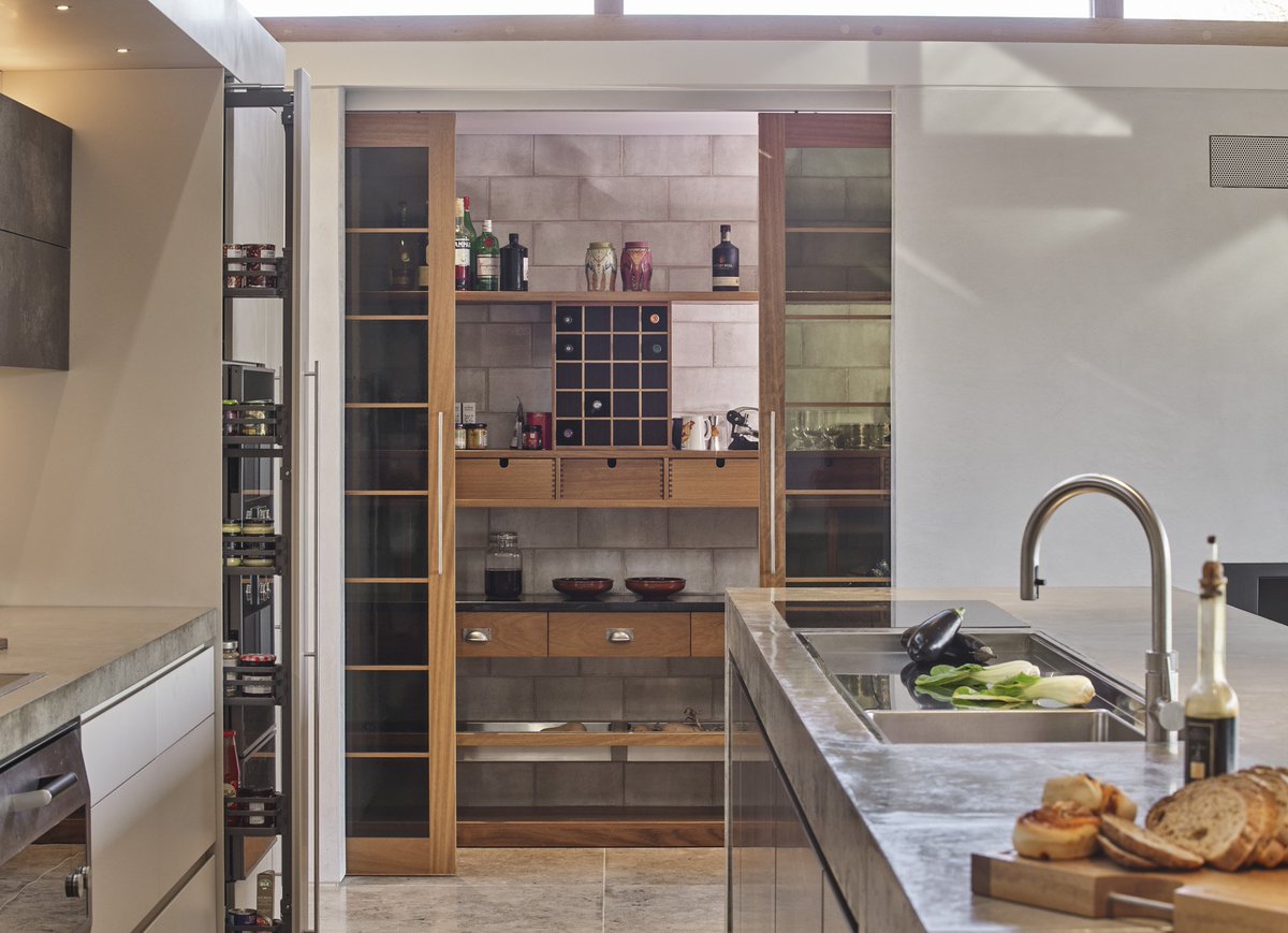 We are very proud to announce that one of our Barazza sink features in the final 4 for KBB Kitchen Designer of the Year (projects over £50k) 😍
This beautiful kitchen design is from David Hall Kitchen and Furniture Makers. Good luck guys 😃😃
