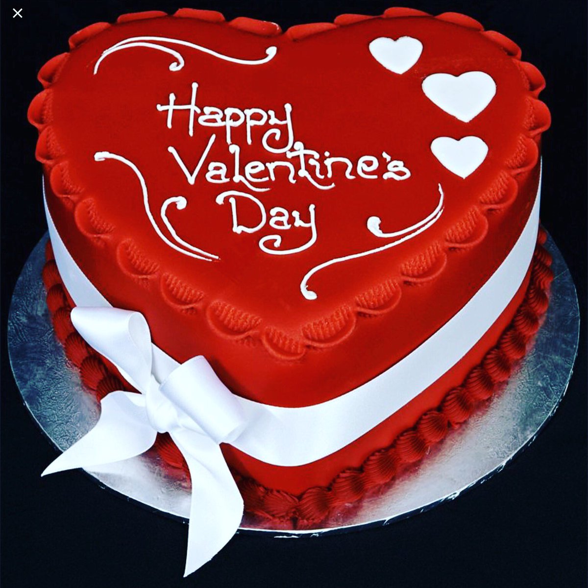 yorkcakeclub's tweet photo. How cute is this #valentinescake from Little Birthday Cakes (image courtesy of @pinterest ) ππππ Perfect #cakeinspiration for our Red-dy Or Not @yorkcakeclub meeting next week #valentinesday #redcakes #cakesofinstagram #instacake #fortheloveofcake https://t.co/1SY5GZUqLm