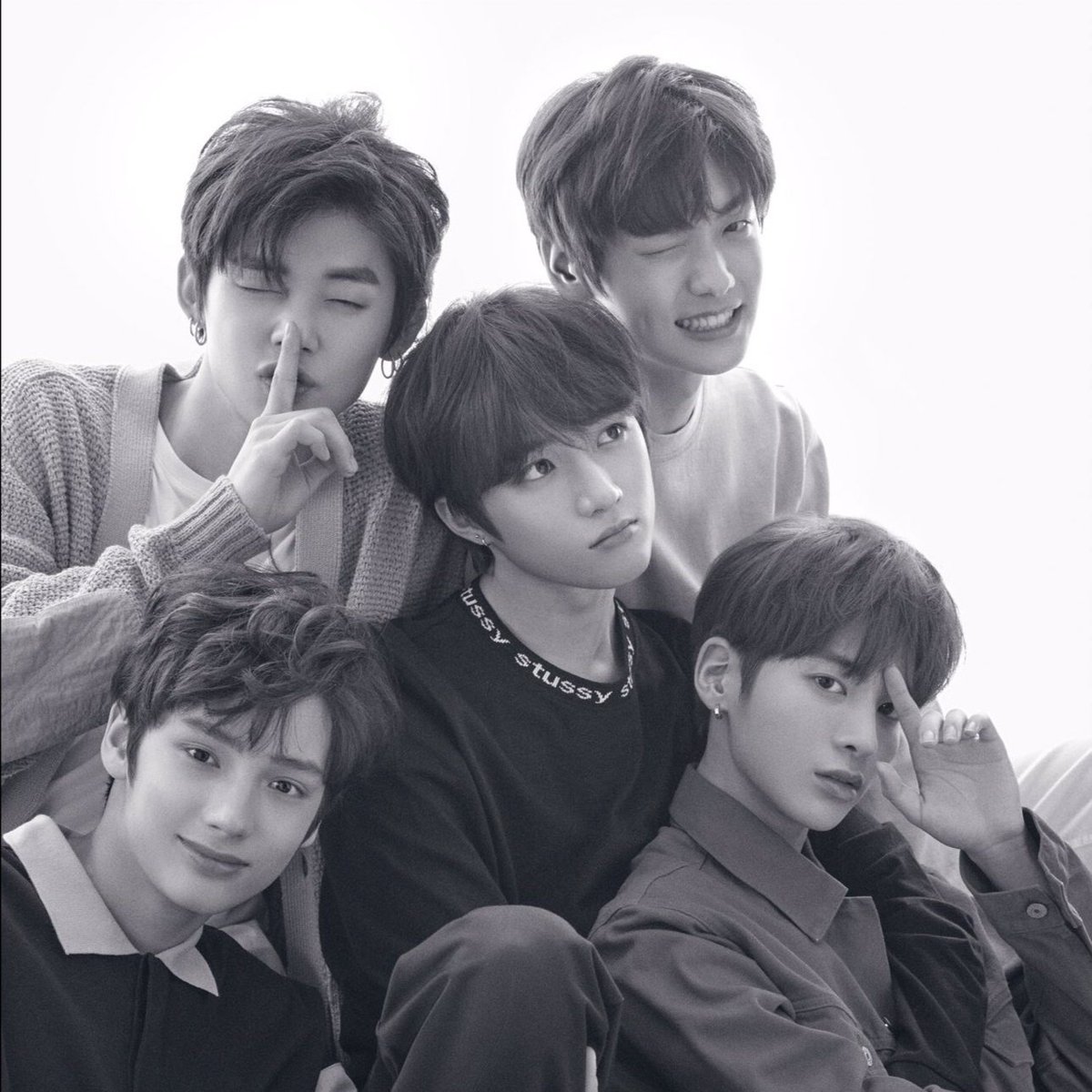 TXT_jyd's tweet photo. TXT DEBUT IS COMINGGGG!
Dream Chapter: STAR ✳️
#투모로우바이투게더 #TXT #TOMORROW_X_TOGETHER #TXT_bighit #DreamingWithTXT #DreamChapterSTAR @TXT_members https://t.co/yLiKudax7Y