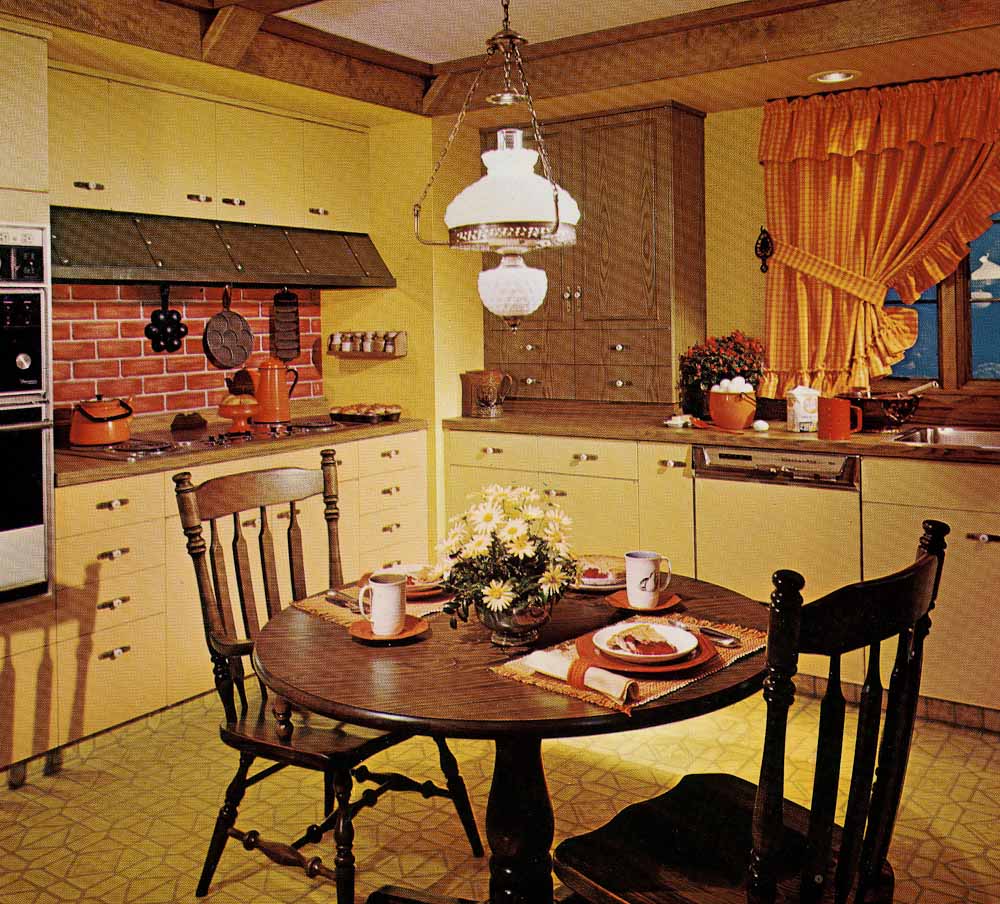 HPRemodels's tweet photo. How did you like this kitchen classic? If you're not digging retro, call us for your renovation and we'll change it up with some dazzle! #ThrowbackThursday #ThursdayThoughts #Kitchen #HomeSweetHome #ThingsIMissMost...not really! https://t.co/5HsOQ4Sc1S
