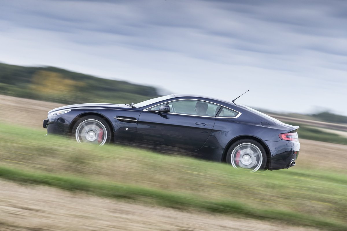 New work for the March issue <a href="/Mdrnclassics/">Modern Classics</a>, which is out now. Read all about their drive of this lovely Aston Martin V8 Vantage 4.3. #astonmartin #aston #vantage #v8 #carphotography #carsofinstagram #carporn