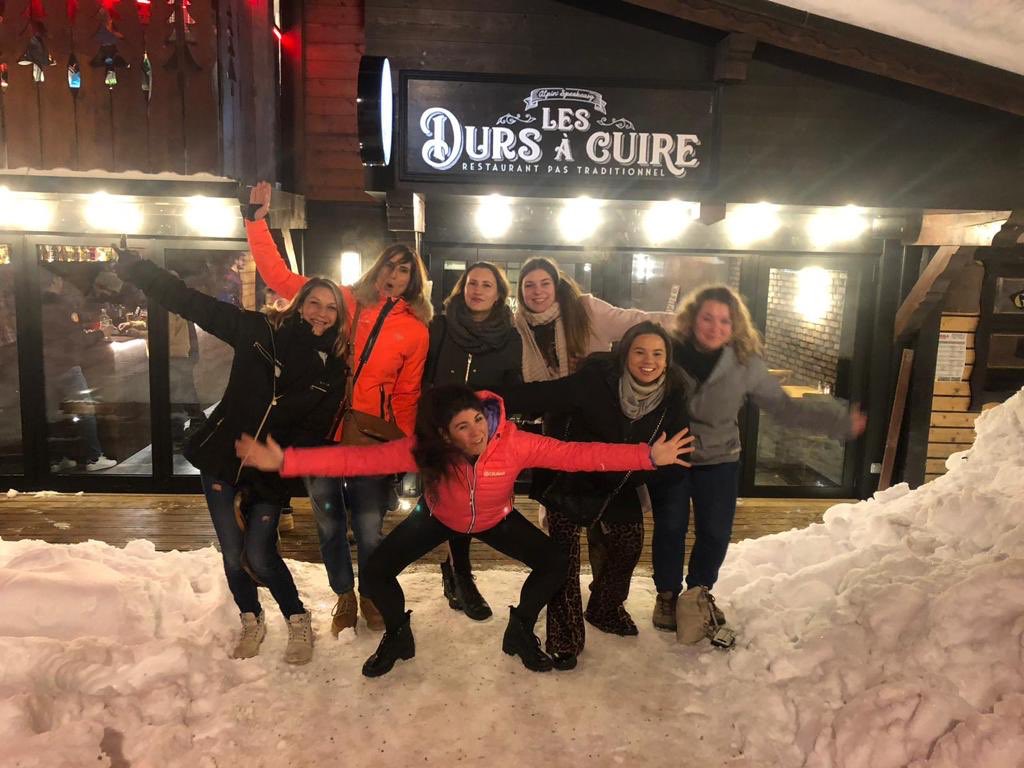 SMBIntl's tweet photo. Press trip Netherlands 🇳🇱 #Girlpowder at the heart of @PDS_officiel. Programme : ski, yoga session facing Mont Blanc in @LesGetsNeige, #Flyingnest accommodation concept in @AvoriazTourisme, gastronomy and great shared moments 😊 https://t.co/ALPc4idGZ1