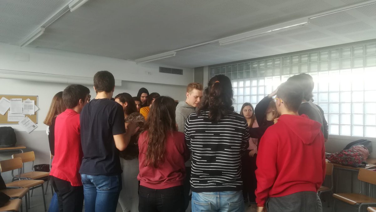 esther_campillo's tweet photo. Gracias a los chicos y chicas de 2do de Bachillerato del Ies Gélida. Fue un placer.
Gràcies als nois i noies de 2n de Batxillerat de l'Ies Gélida. Un plaer. 
#jovenesemprendedores #actitudvital #adolescentes #IEconEstherCampillo https://t.co/wDMTXt6tTO