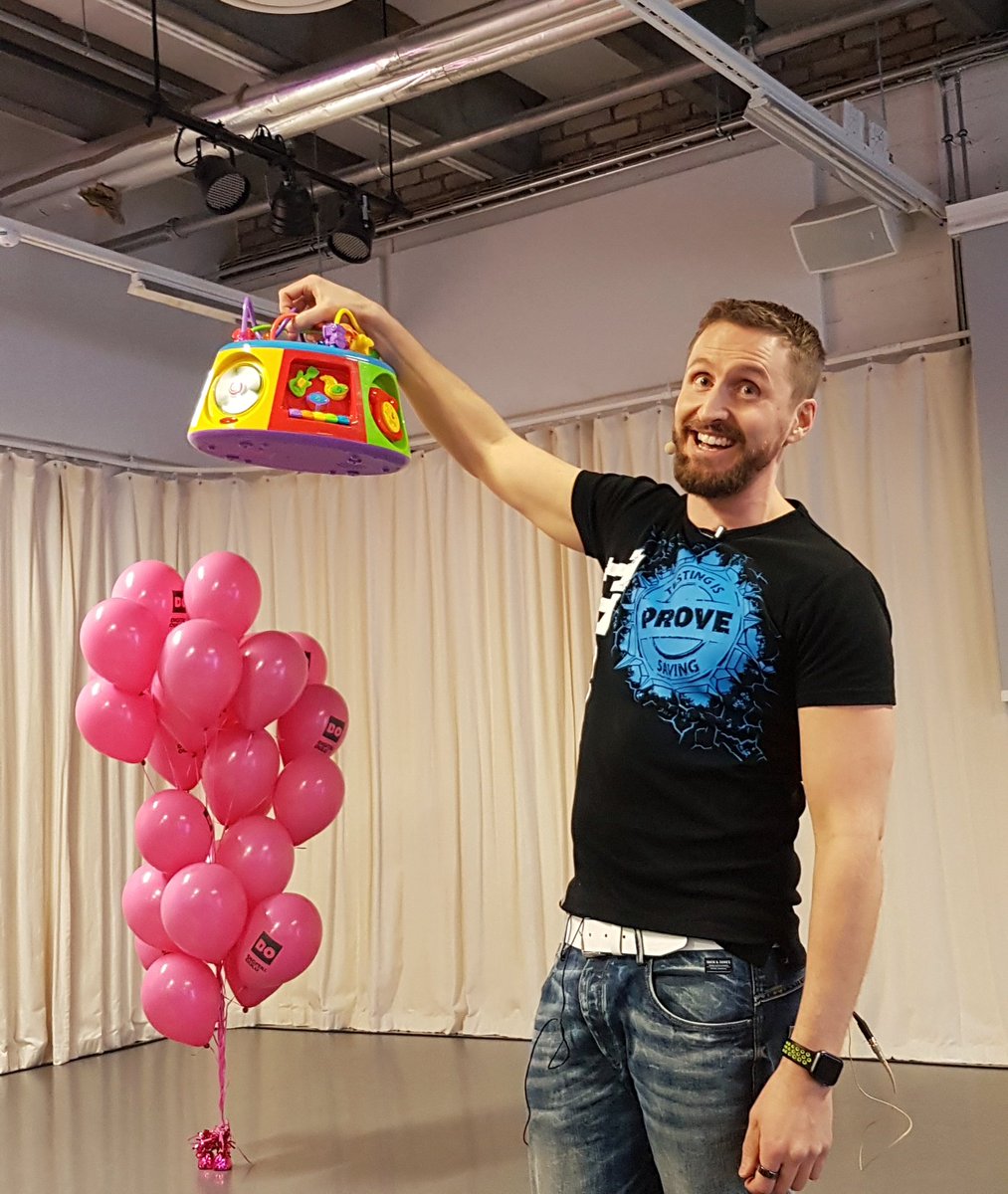 aninapartanen's tweet photo. Päivän viihdyttävimmästä puheenvuorosta vastasi @niittyviita. Vähän niin kuin business-standupia, ihan parhautta! We want more elikkäs lissää tätä! 😍 #digitaloulu #do2019 #viestintä https://t.co/zSs4GfwiC9