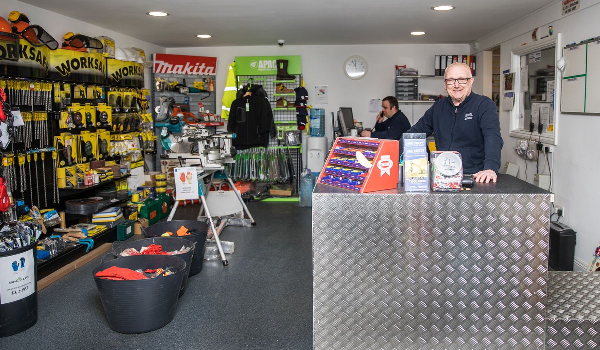 Hiredirectltd's tweet photo. Whether you’re looking to hire an excavator or dumper or are in need of gardening or landscaping equipment, our friendly team is always on hand to help https://t.co/tQhjzE3S8z

#DIY #DIYequipment #hiretools #toolstohire #excavators #landscaping #gardening https://t.co/MK8TKrV2cY