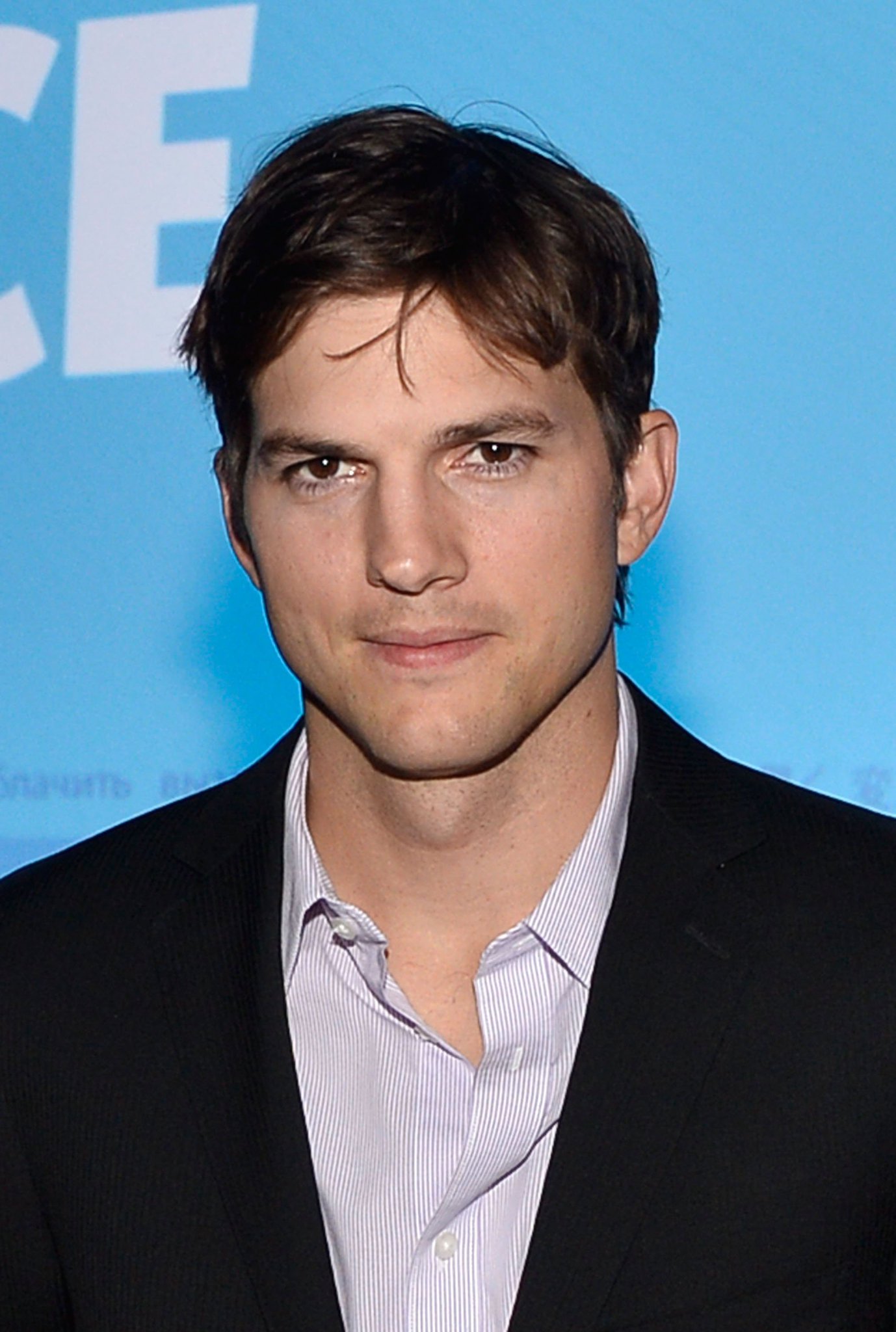 Happy Birthday!! Ashton Kutcher is 4 0 today!! 